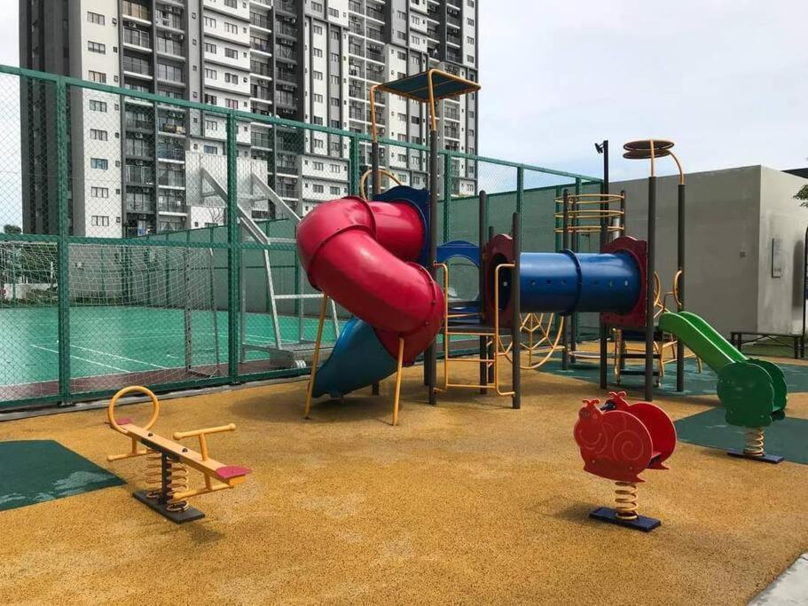 Ss Condostay Residensi Lili, Nilai Nearby Klia, Usim - Infinity Pool, Wifi, Smart Tv エクステリア 写真