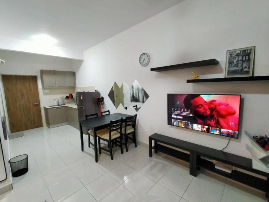 Ss Condostay Residensi Lili, Nilai Nearby Klia, Usim - Infinity Pool, Wifi, Smart Tv エクステリア 写真